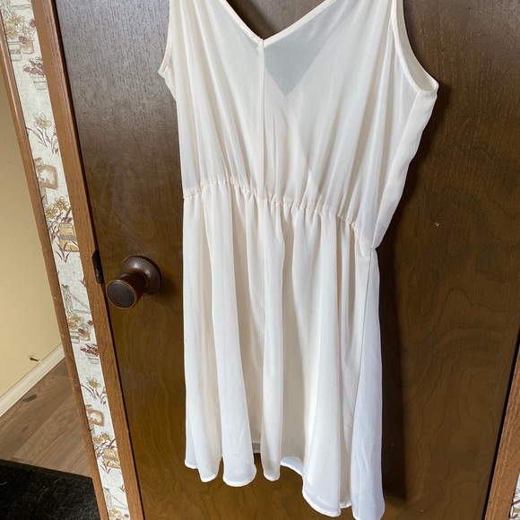 Creme Dress - Picture 2 of 3